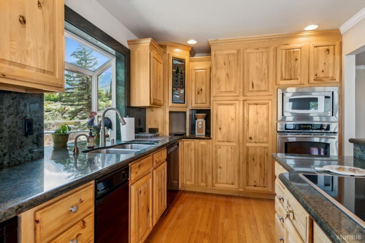 1299 Kingsbury Grade, Gardnerville, NV 89460 Photo