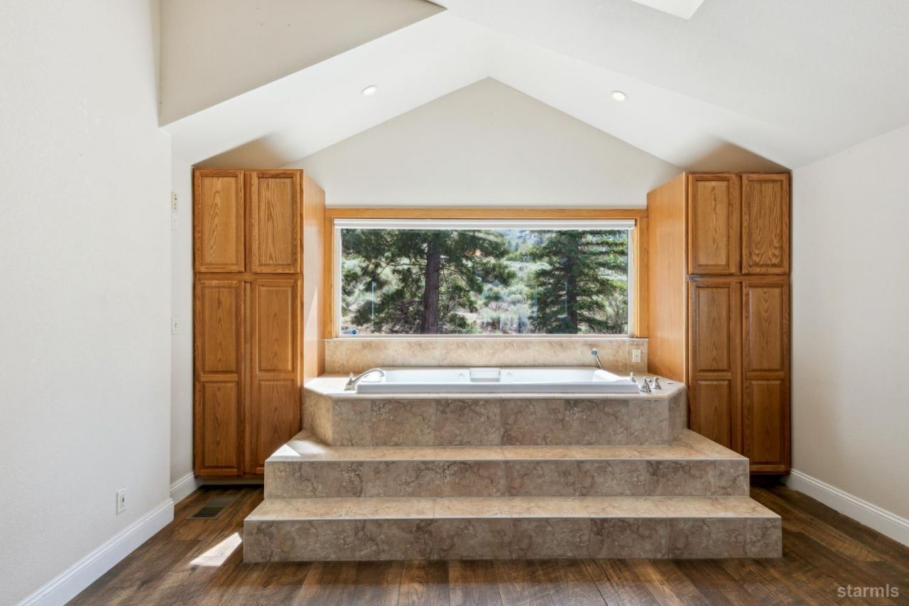 1299 Kingsbury Grade, Gardnerville, NV 89460 Photo