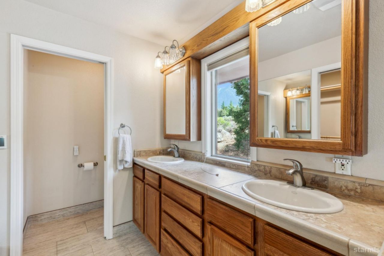 1299 Kingsbury Grade, Gardnerville, NV 89460 Photo