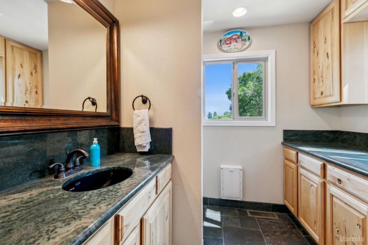 1299 Kingsbury Grade, Gardnerville, NV 89460 Photo