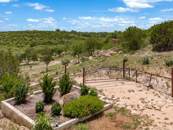 260 County Road 367, Hondo, TX 78861