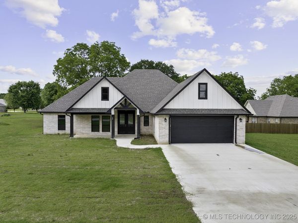 40 Whipperwill Street, Lone Grove, OK 73443