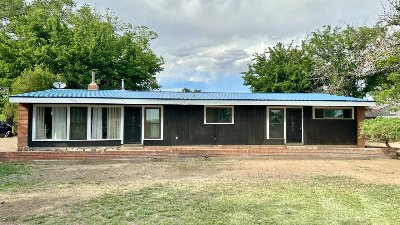 7 Wolfe Road, Los Lunas, NM 87031 Main Photo