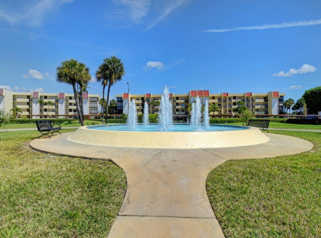 23249 Barwood Lane, Unit 402, Boca Raton, FL 33428 Photo