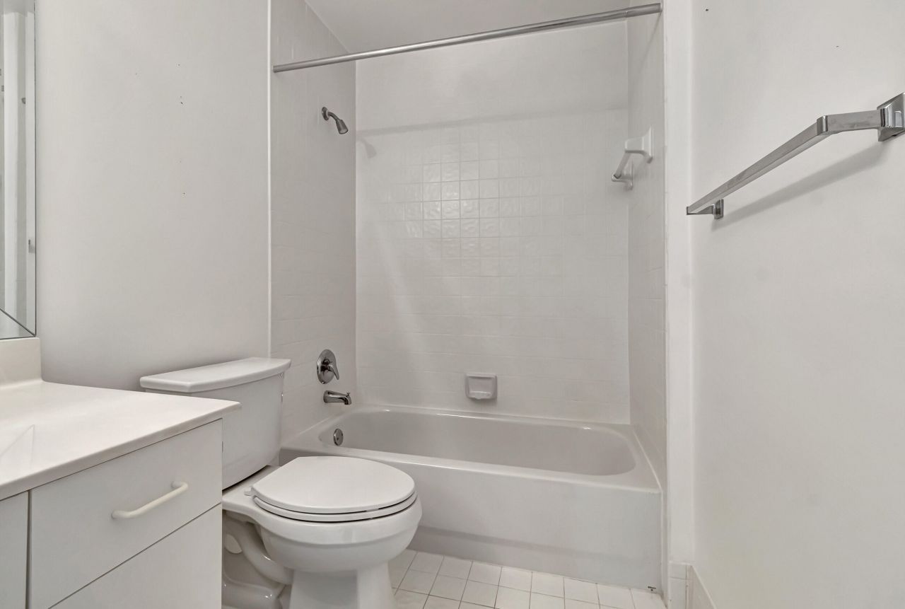 5952 Regal Glen Drive, Unit 204, Boynton Beach, FL 33437 Photo