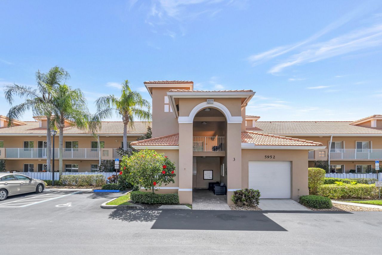 5952 Regal Glen Drive, Unit 204, Boynton Beach, FL 33437 Photo