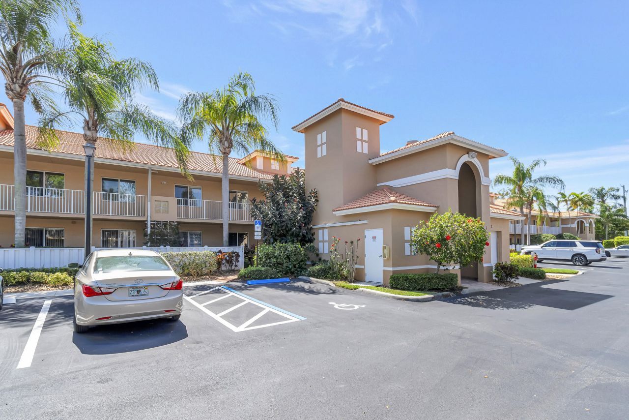 5952 Regal Glen Drive, Unit 204, Boynton Beach, FL 33437 Photo