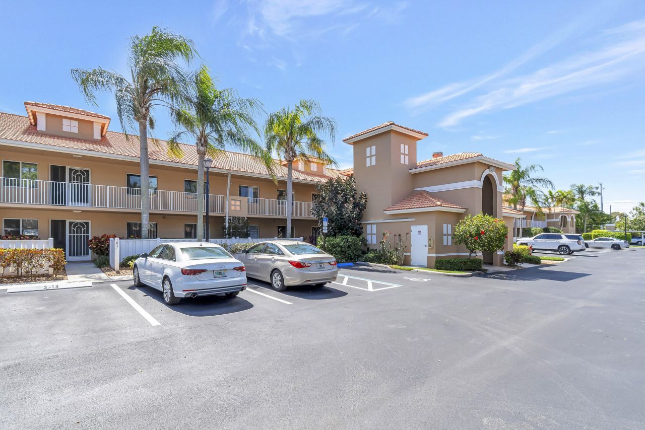 5952 Regal Glen Drive, Unit 204, Boynton Beach, FL 33437 Photo