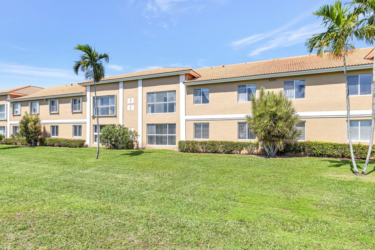 5952 Regal Glen Drive, Unit 204, Boynton Beach, FL 33437 Photo