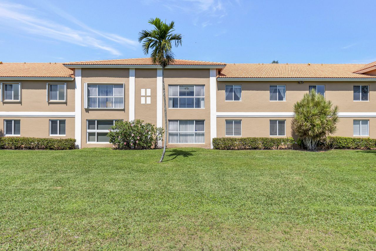 5952 Regal Glen Drive, Unit 204, Boynton Beach, FL 33437 Photo