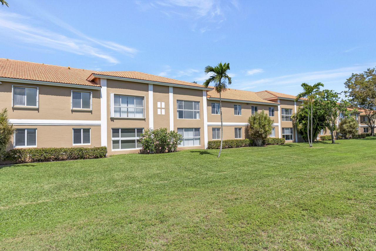 5952 Regal Glen Drive, Unit 204, Boynton Beach, FL 33437 Photo