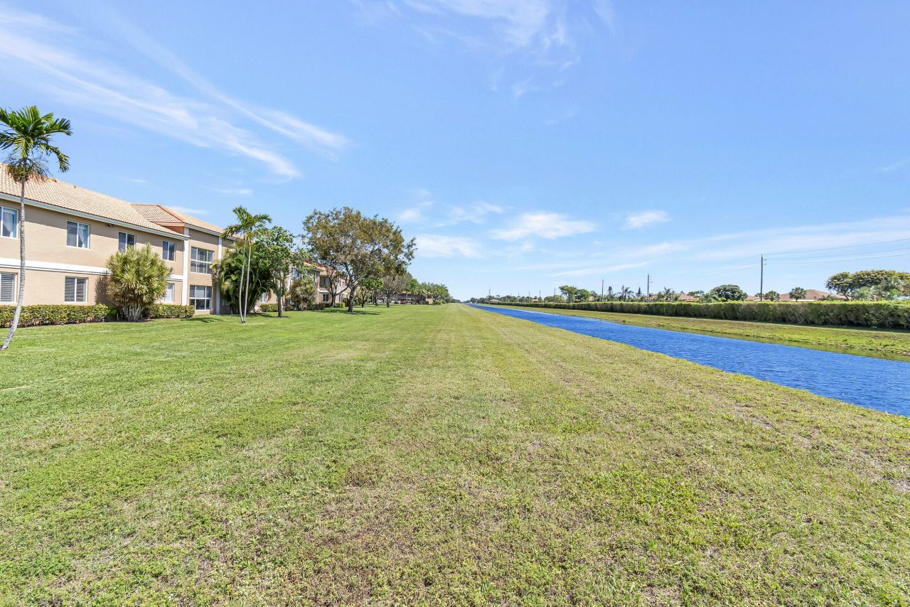5952 Regal Glen Drive, Unit 204, Boynton Beach, FL 33437 Photo