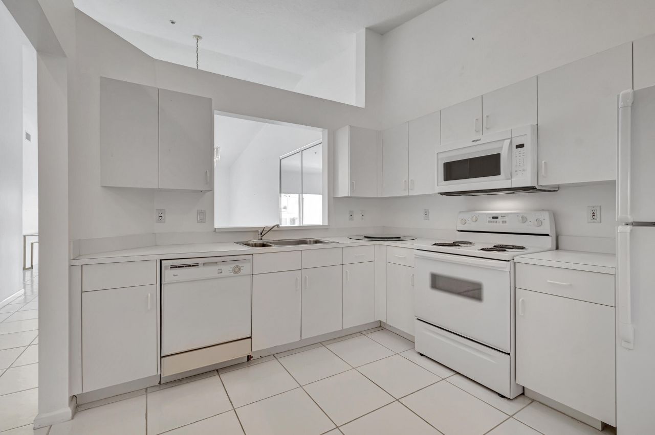 5952 Regal Glen Drive, Unit 204, Boynton Beach, FL 33437 Photo