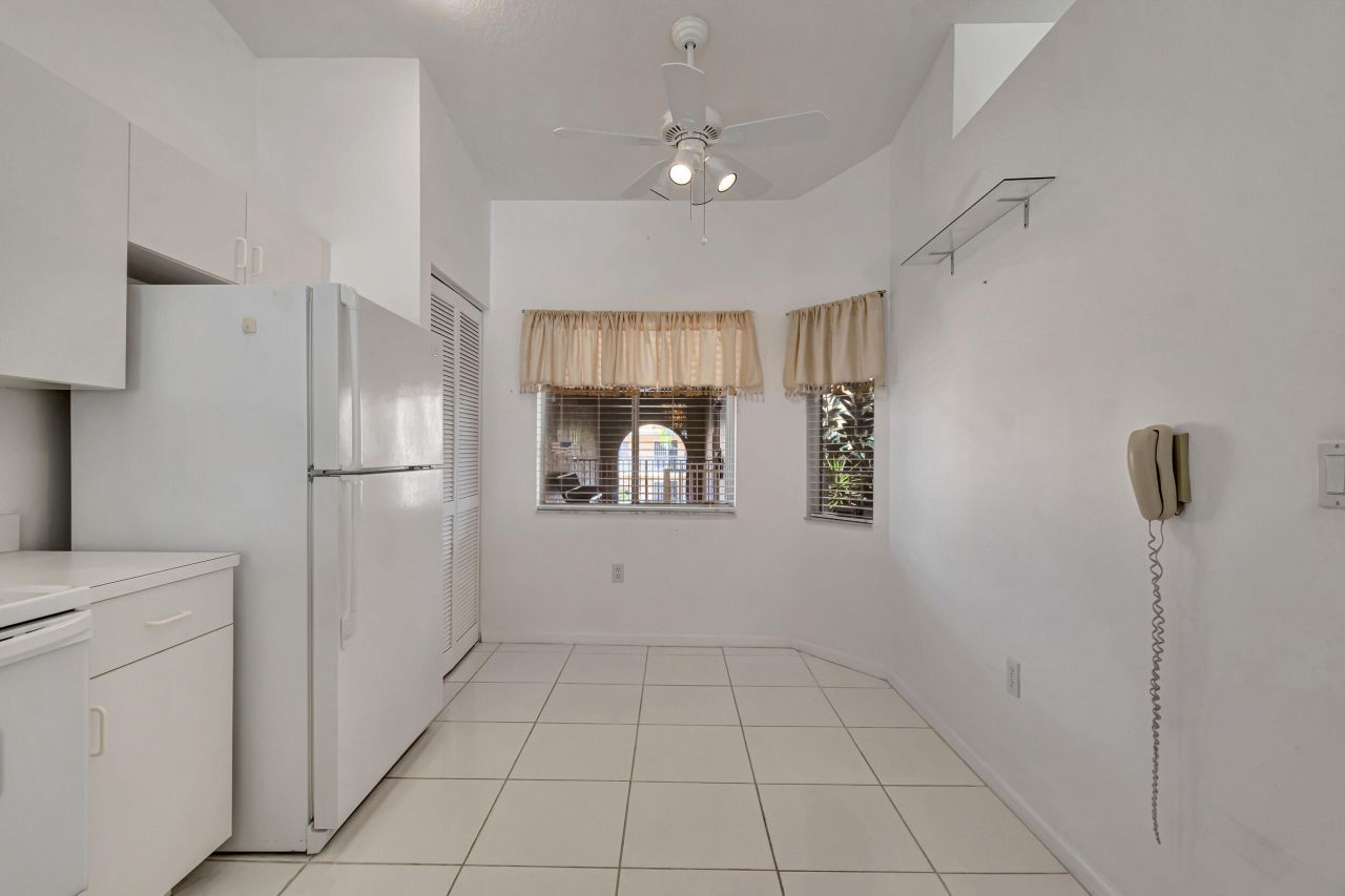 5952 Regal Glen Drive, Unit 204, Boynton Beach, FL 33437 Photo