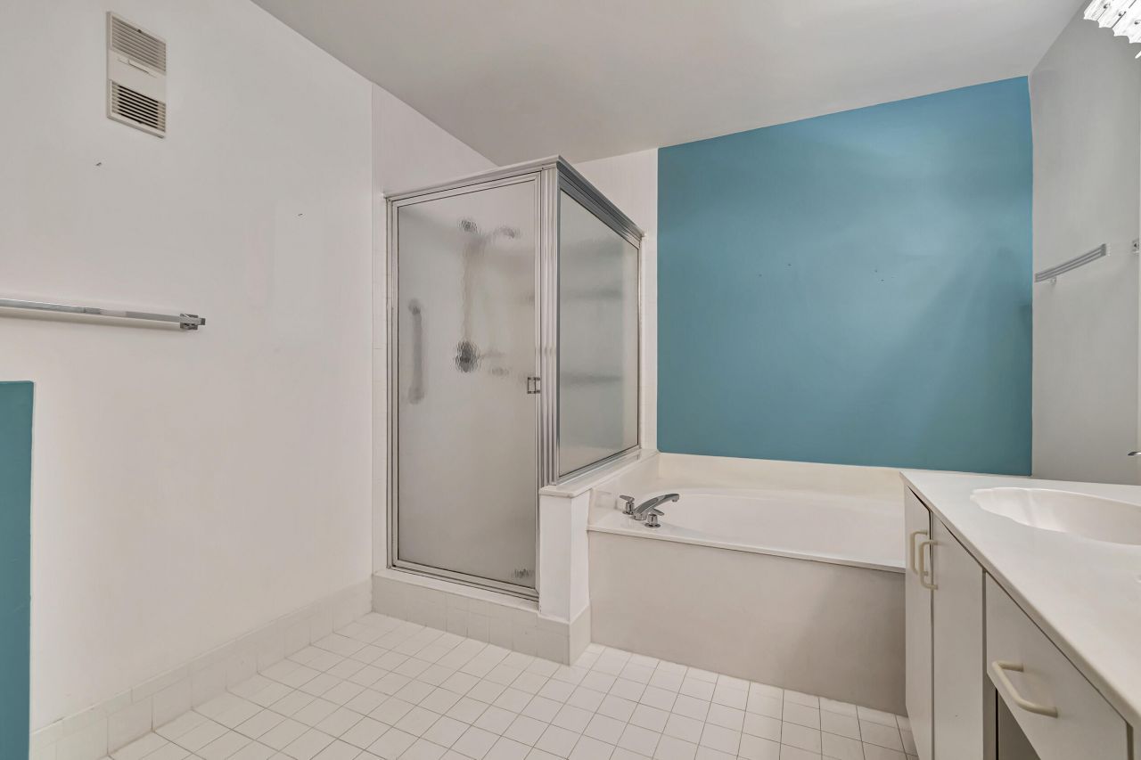 5952 Regal Glen Drive, Unit 204, Boynton Beach, FL 33437 Photo