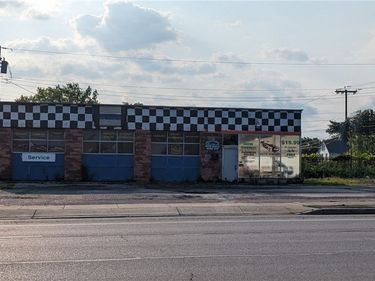 3233 Lake Shore Road, Buffalo, NY 14219