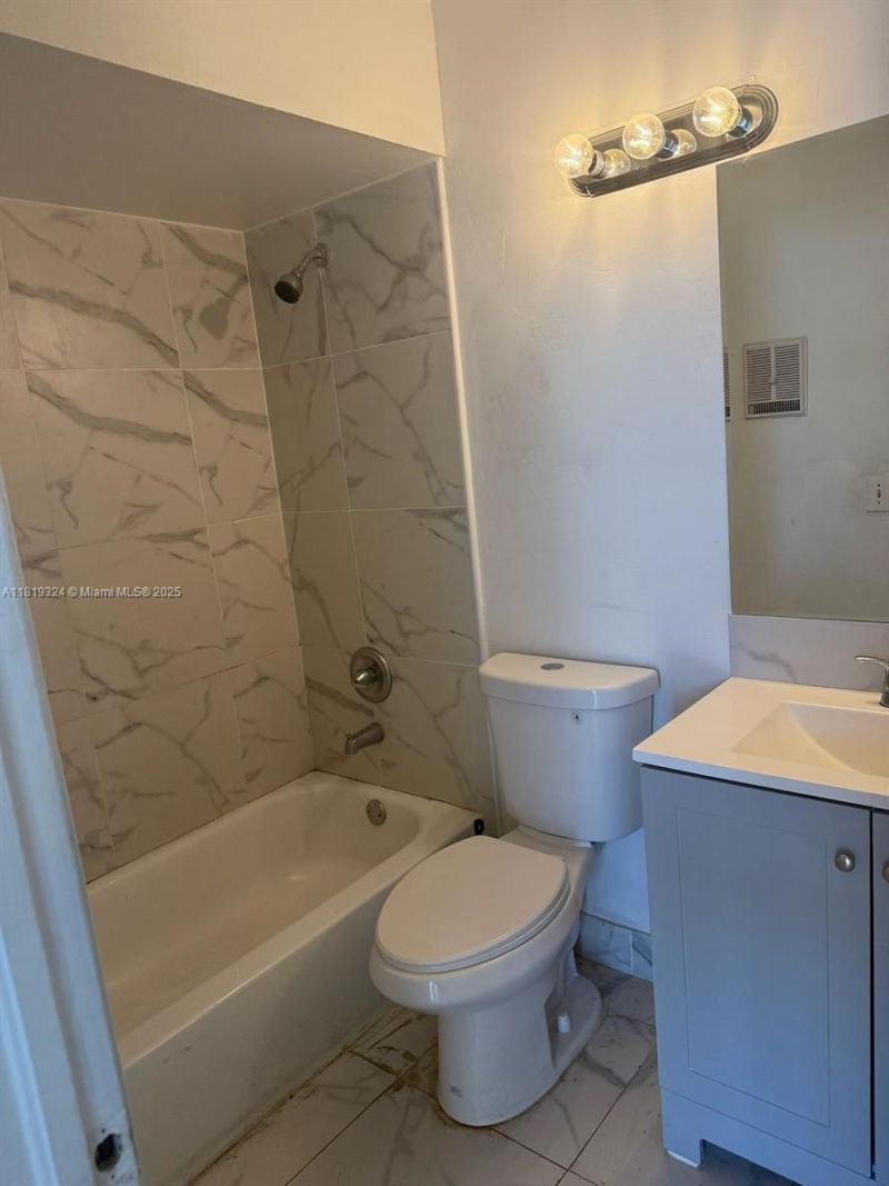 438 NE 210th Cir Ter, Unit 202-4B, Miami, FL 33179 Photo