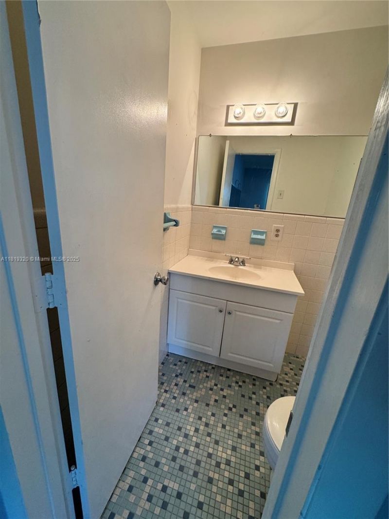 2701 NE 1st St, Unit 203, Pompano Beach, FL 33062 Photo