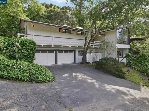 30 La Cuesta Rd, Orinda, CA 94563