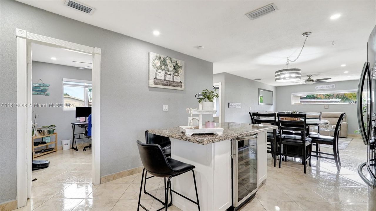 8540 NW 182nd St, Hialeah, FL 33015 Photo