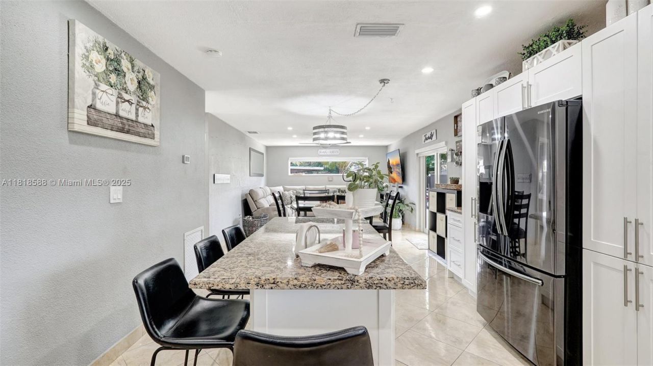 8540 NW 182nd St, Hialeah, FL 33015 Photo