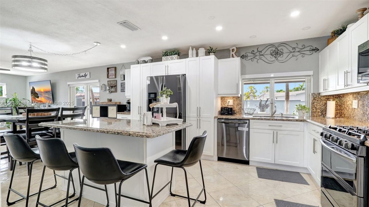 8540 NW 182nd St, Hialeah, FL 33015 Photo