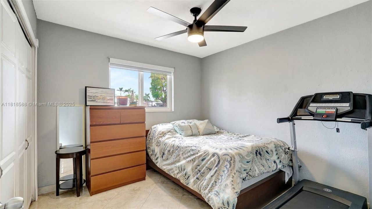 8540 NW 182nd St, Hialeah, FL 33015 Photo