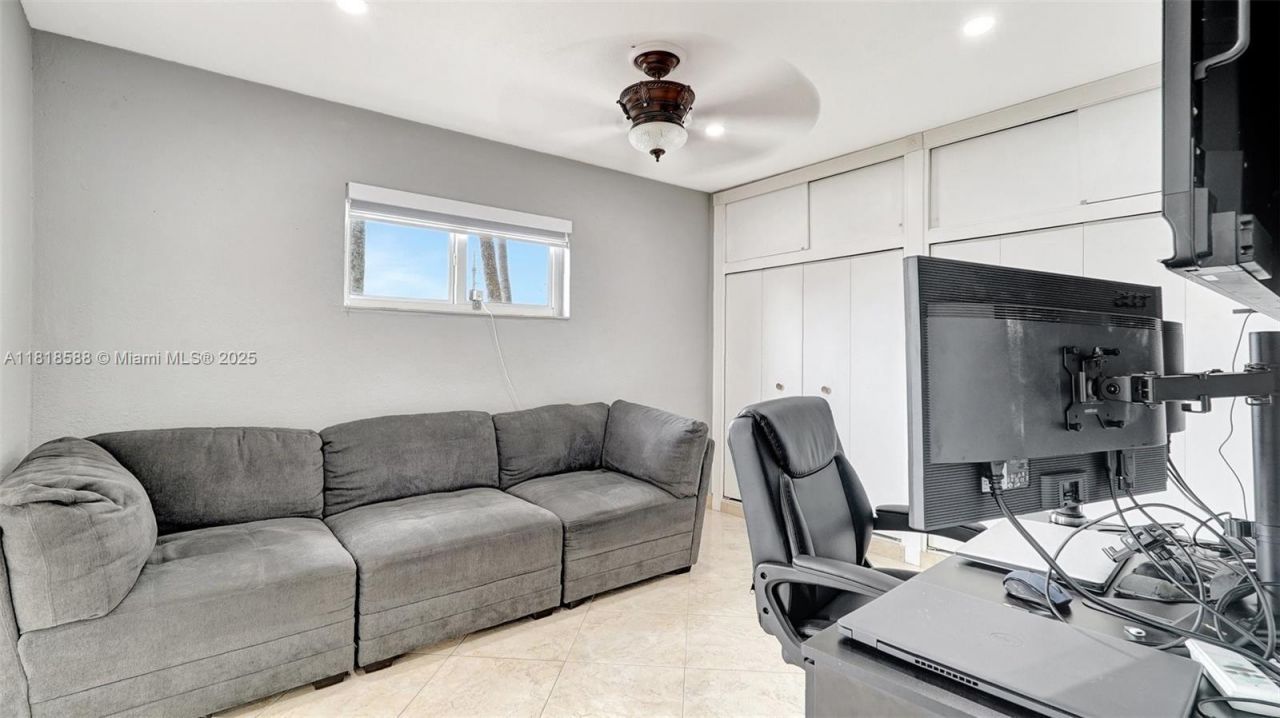 8540 NW 182nd St, Hialeah, FL 33015 Photo