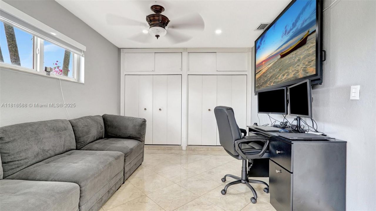 8540 NW 182nd St, Hialeah, FL 33015 Photo