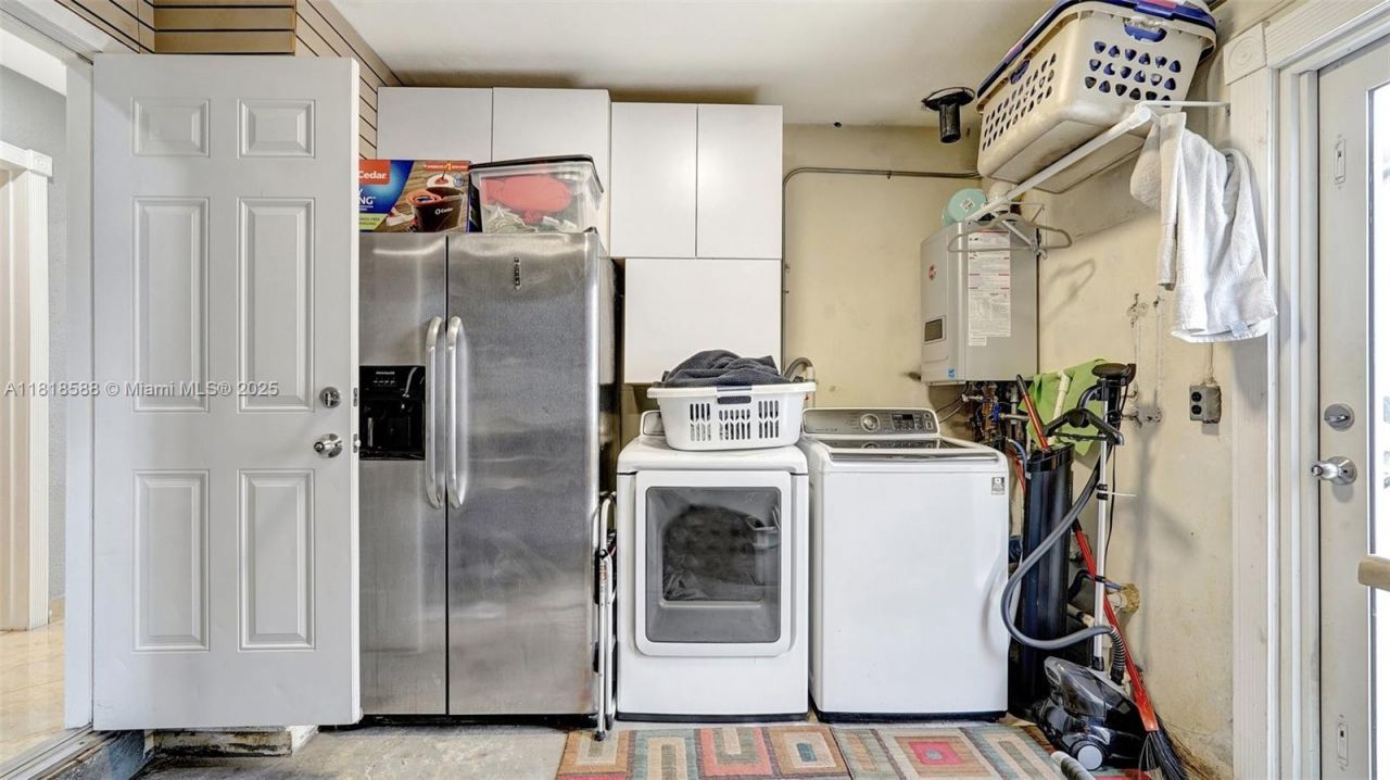 8540 NW 182nd St, Hialeah, FL 33015 Photo