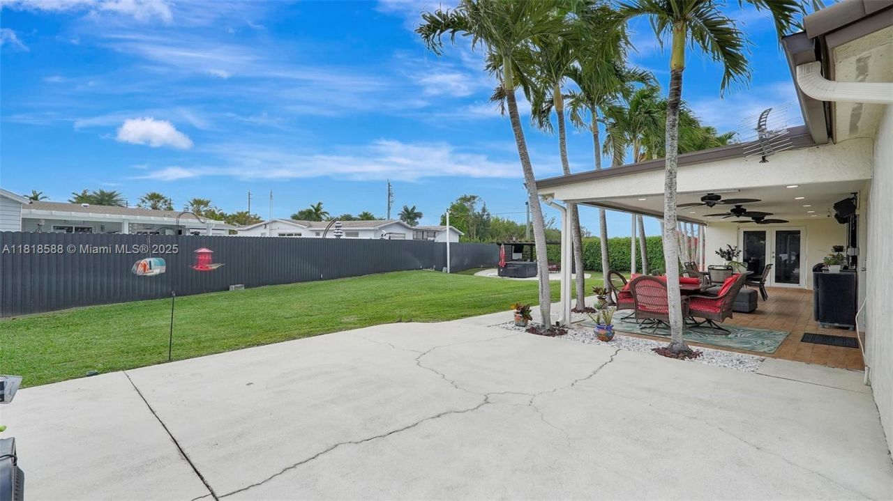 8540 NW 182nd St, Hialeah, FL 33015 Photo
