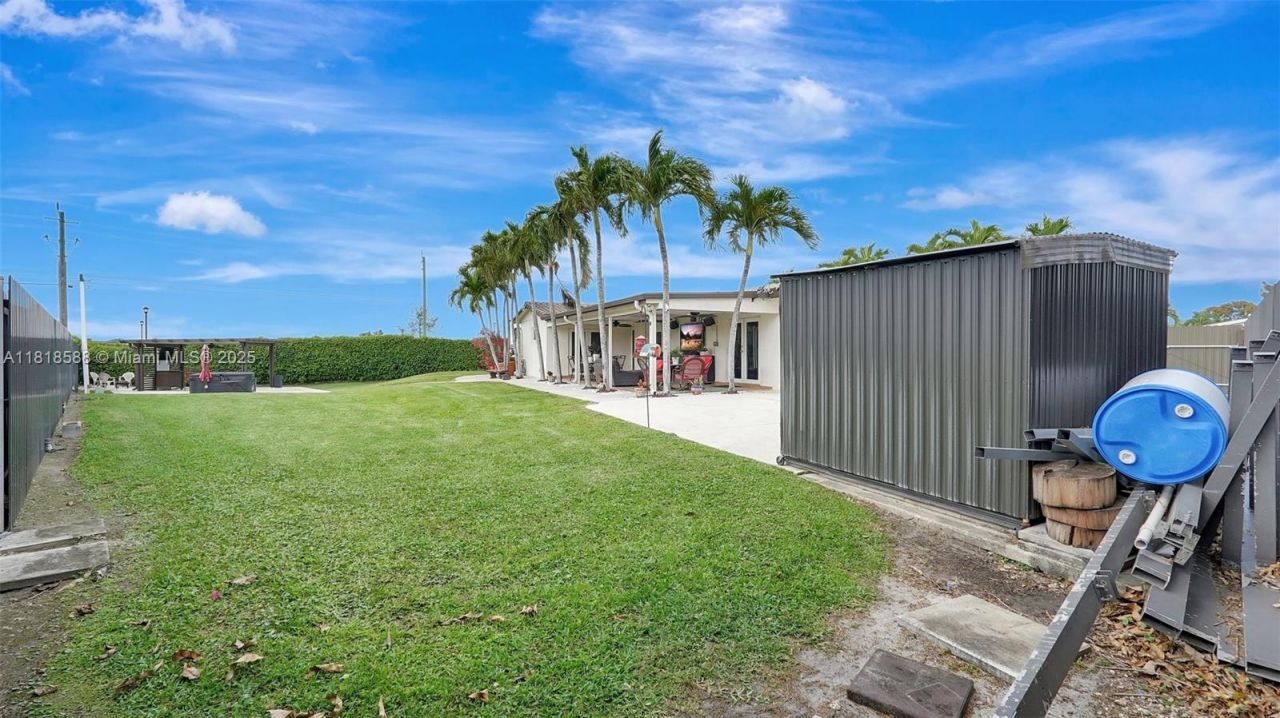 8540 NW 182nd St, Hialeah, FL 33015 Photo