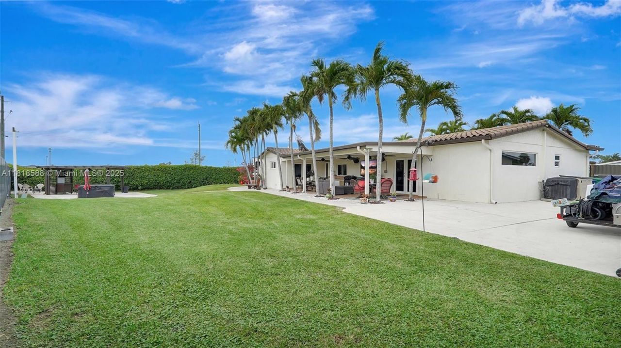 8540 NW 182nd St, Hialeah, FL 33015 Photo