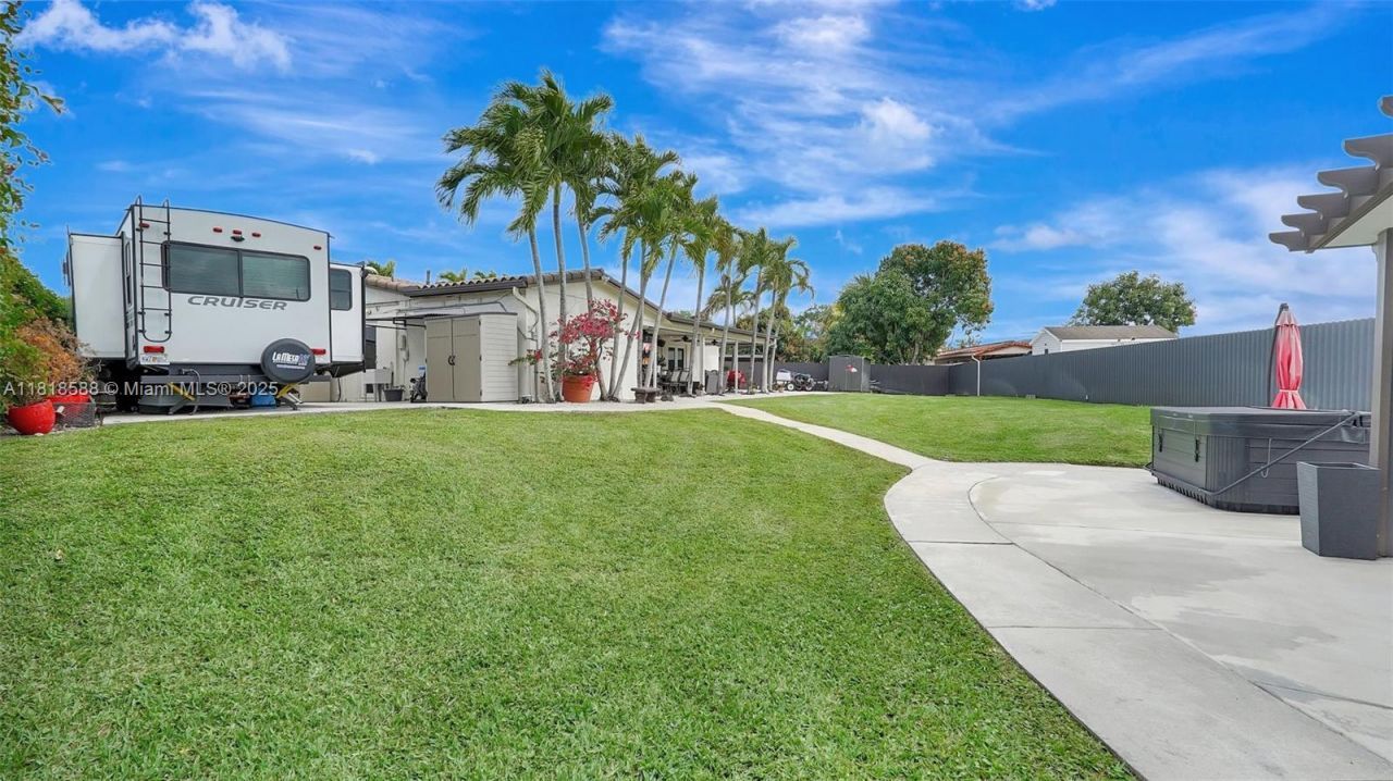 8540 NW 182nd St, Hialeah, FL 33015 Photo