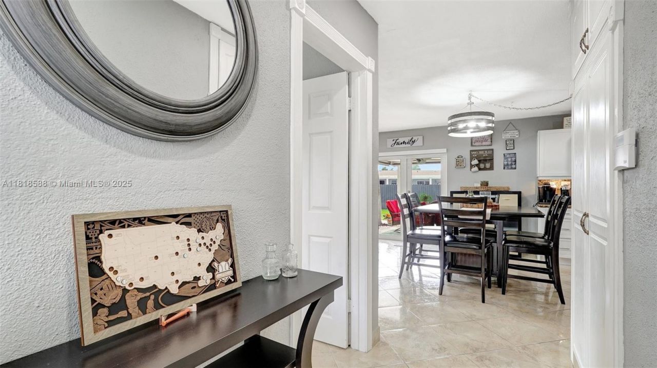 8540 NW 182nd St, Hialeah, FL 33015 Photo