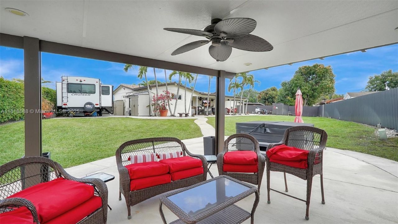 8540 NW 182nd St, Hialeah, FL 33015 Photo