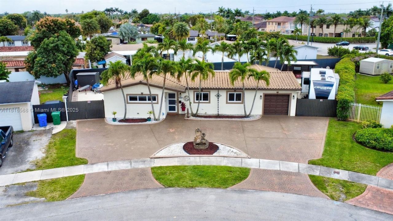 8540 NW 182nd St, Hialeah, FL 33015 Photo