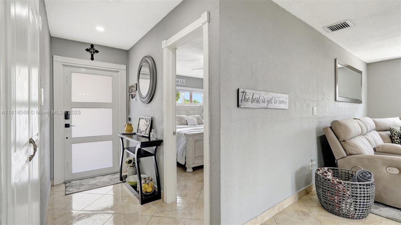 8540 NW 182nd St, Hialeah, FL 33015 Photo