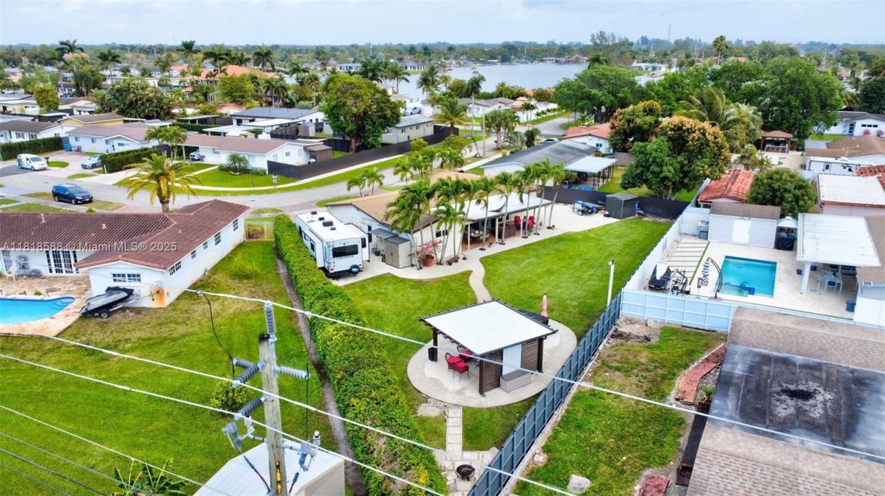 8540 NW 182nd St, Hialeah, FL 33015 Photo