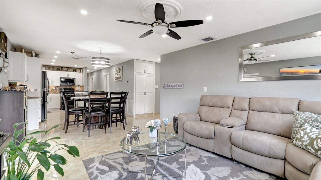 8540 NW 182nd St, Hialeah, FL 33015 Photo