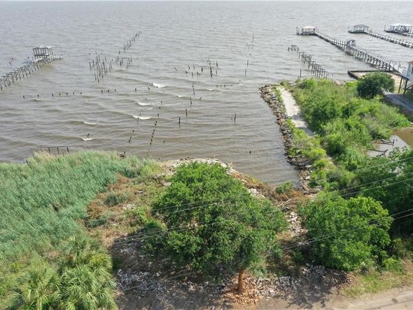 97 LAKEVIEW Drive, Slidell, LA 70458