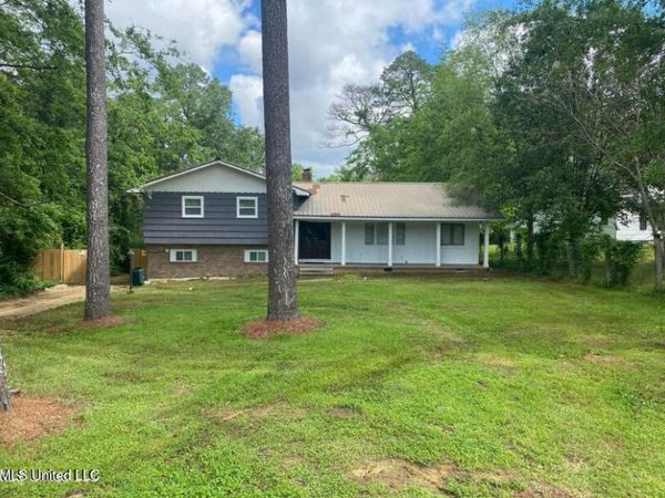 118 W Leavell Woods Drive, Jackson, MS 39212