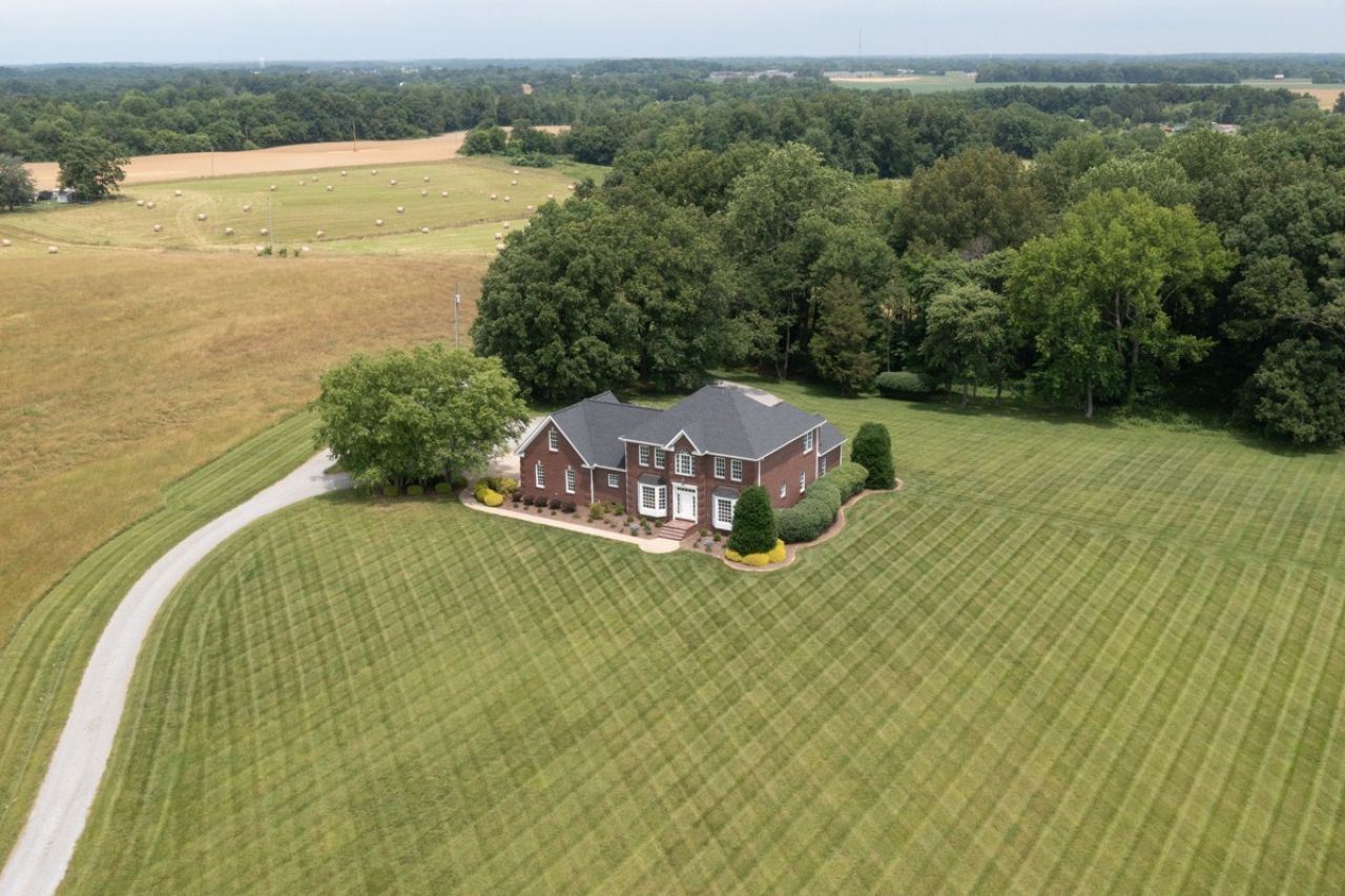 300 N Happy Hollow Rd, Portland, TN 37148 Main Photo