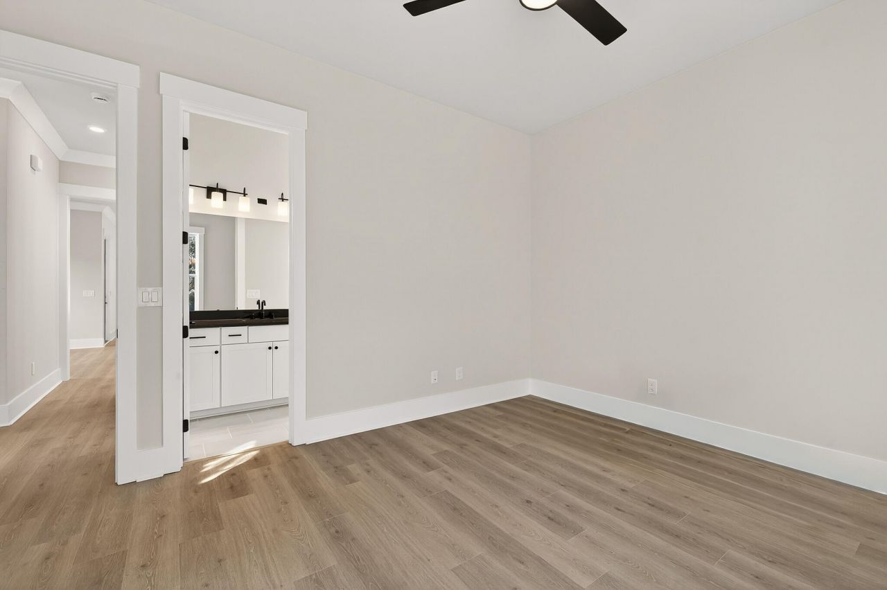 1350 Lucinda Street Photo 9