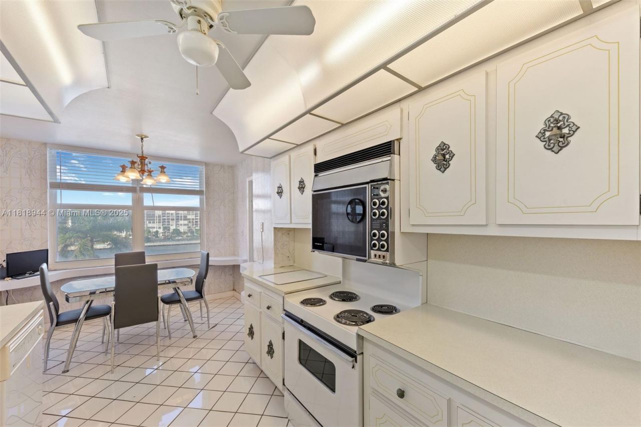 2751 S Ocean Dr, Unit 501N, Hollywood, FL 33019 Photo