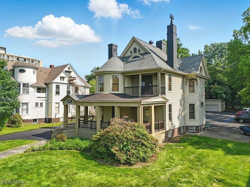 697 W Market Street, Akron, OH 44303 Photo 2