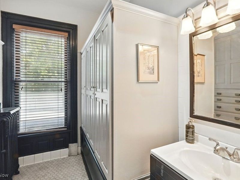 697 W Market Street, Akron, OH 44303 Photo 20