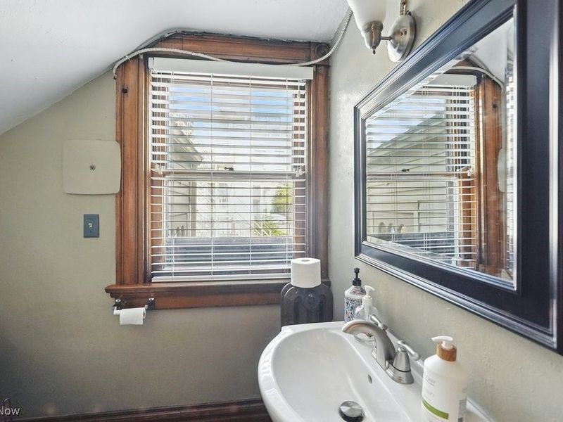 697 W Market Street, Akron, OH 44303 Photo 40