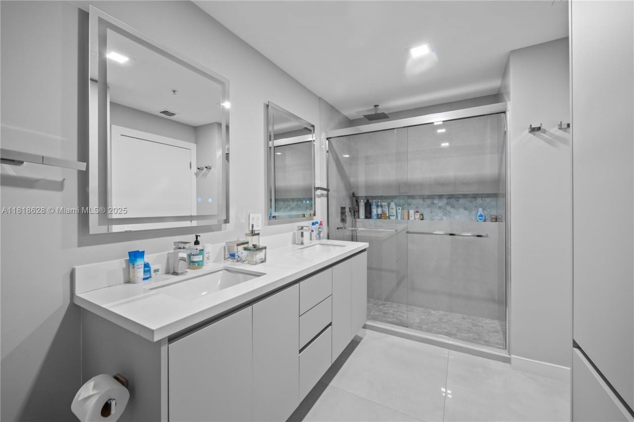 801 Brickell Key Blvd, Unit 2203, Miami, FL 33131 Photo