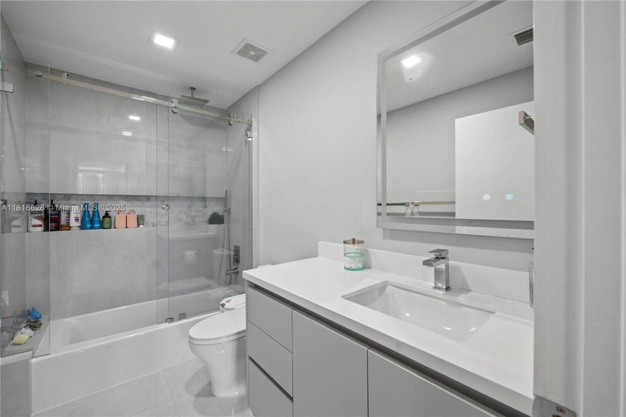 801 Brickell Key Blvd, Unit 2203, Miami, FL 33131 Photo